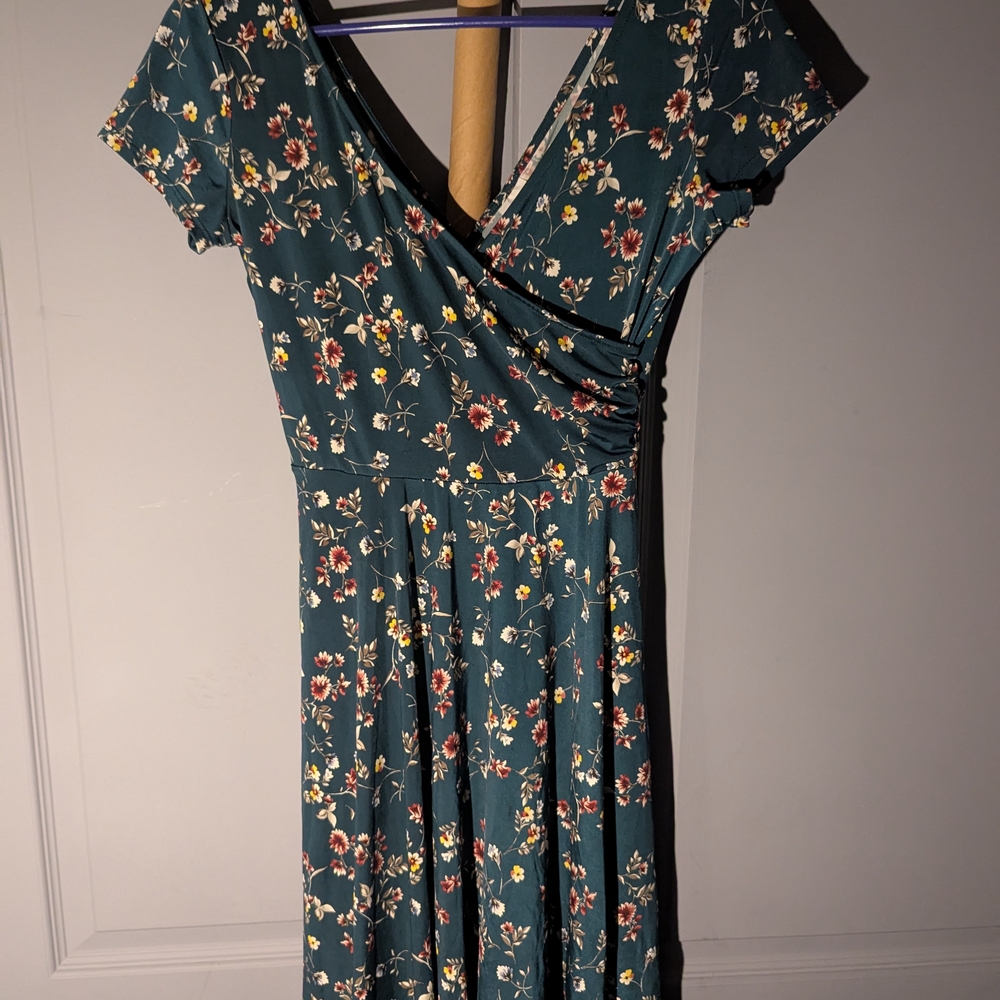 Kaileigh Floral Midi V-neck Dress